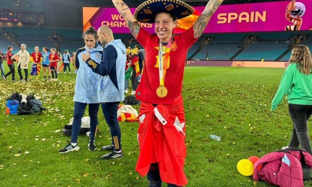 JENNI HERMOSO, JUGADORA DE PACHUCA, CELEBRA TÍTULO MUNDIAL A LO MEXICANO CON ESPAÑA 