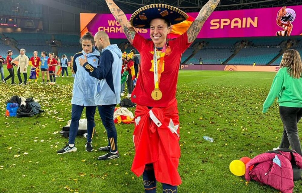 JENNI HERMOSO, JUGADORA DE PACHUCA, CELEBRA TÍTULO MUNDIAL A LO MEXICANO CON ESPAÑA 