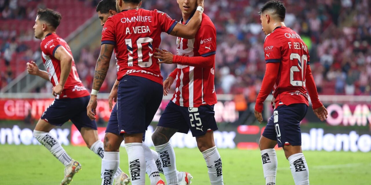 ‘Piojo’ Alvarado le da el triunfo a las Chivas y siguen de Superlíderes